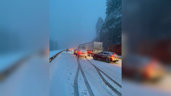 Heavy snow at Snoqualmie Pass