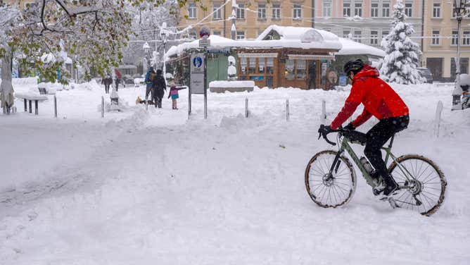 Snowstorm paralyzes travel in southern Germany