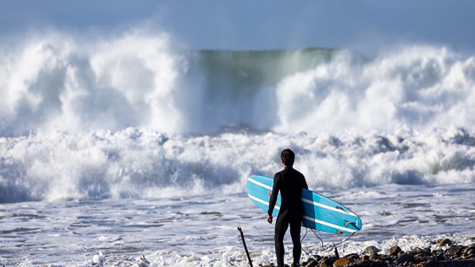 Large Surf Impacts Southern California Beaches
