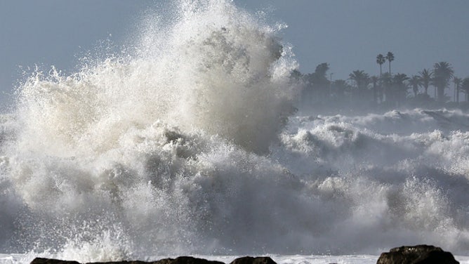 Large Surf Impacts Southern California Beaches