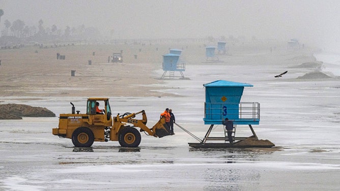 Large Surf Impacts Southern California Beaches