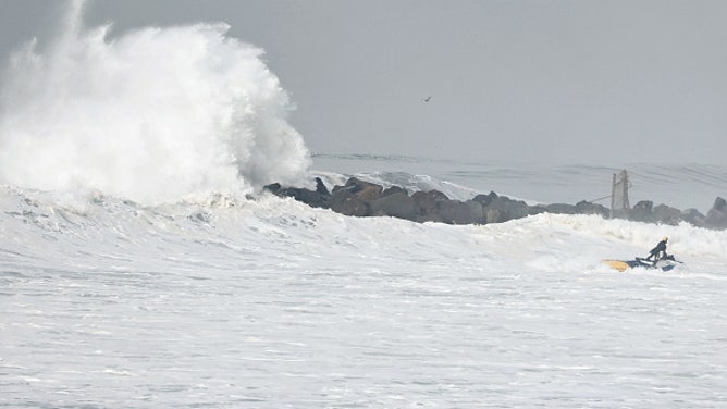 Large Surf Impacts Southern California Beaches