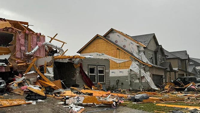 Dashcam video shows driver caught in Clarksville tornado | Fox Weather