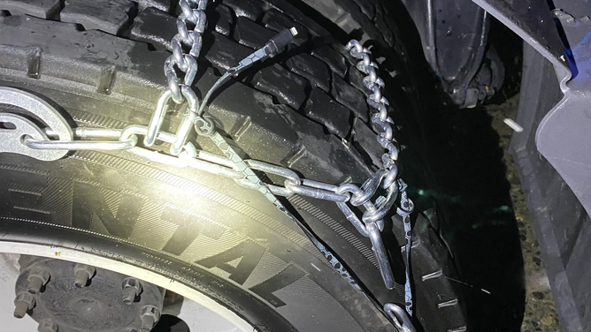 USB cord tire chain