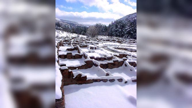 Snow blankets the village of Tyuonyi on the Pueblo Loop Trail.
