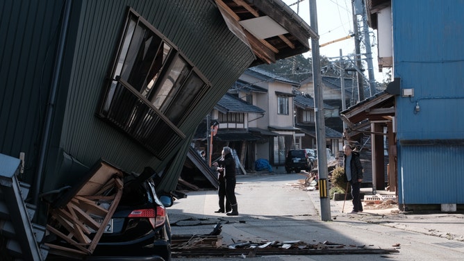7.5 earthquake strikes Japan