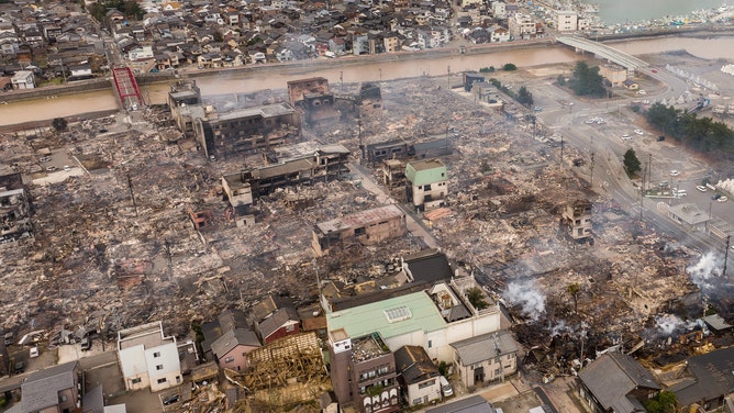 7.5 earthquake strikes Japan