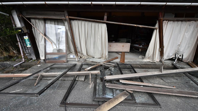 7.5 earthquake strikes Japan