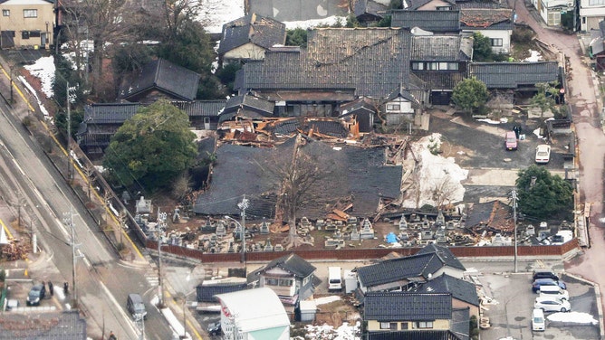 7.5 earthquake strikes Japan