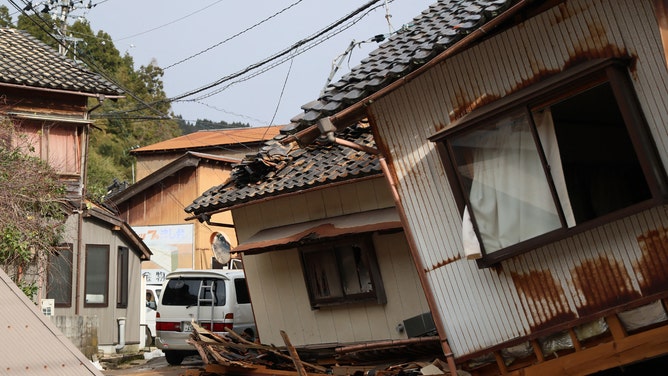 7.5 earthquake strikes Japan