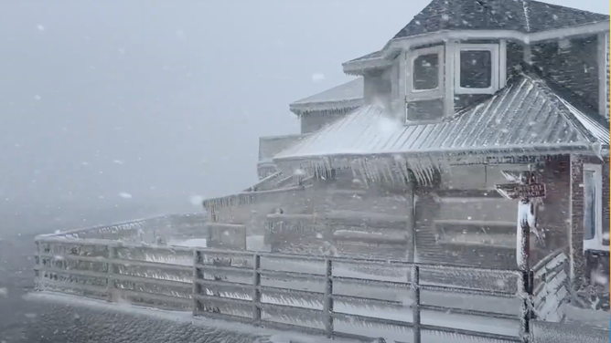 Ice coats Hoak's Lakeshore Restaurant in Hamburg, New York on Jan. 14, 2024. (Image: @weather_buffalo via Storyful)