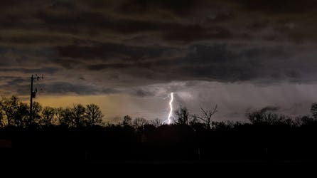 Teen hunter dead after apparent lightning strike in Louisiana