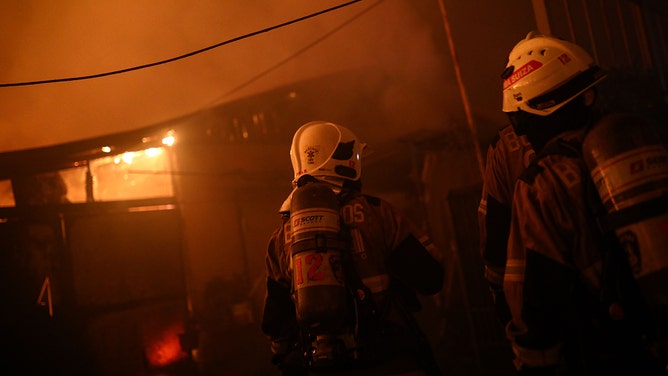 Firefighters work on extinguishing the fire that broke out in Valparaiso, Chile on Friday, Feb. 2, 2024.
