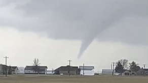 Landspout tornado caught on camera as it swirled near Ohio highway