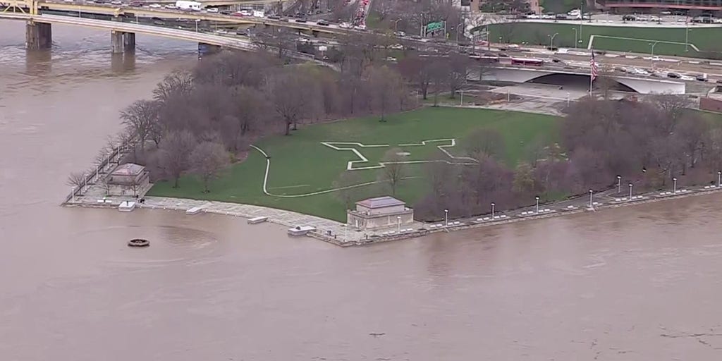 Flood waters peak in Pittsburgh as swollen Ohio River threatens towns in at least 5 states