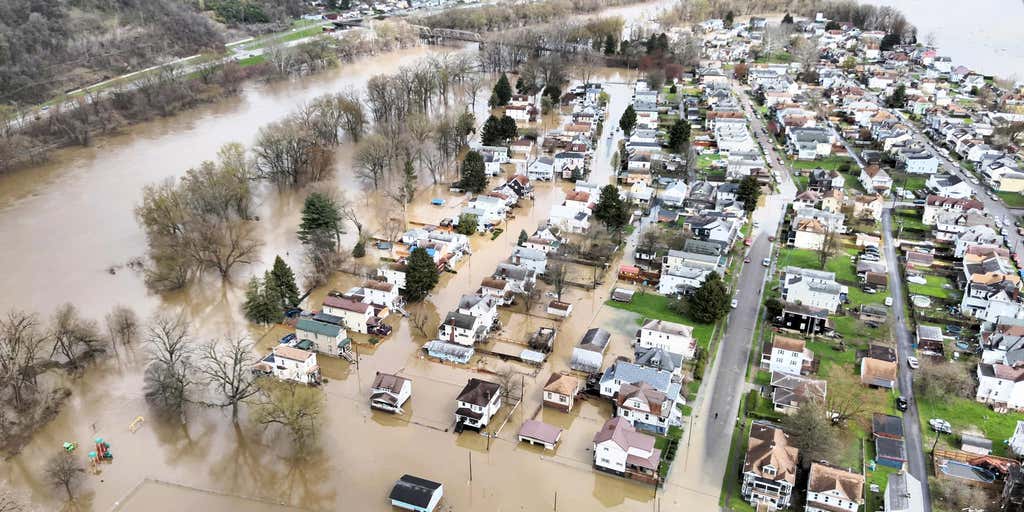 Ohio River reaches major flood status along Ohio-West Virginia border ...