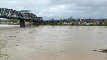 Major flooding on Ohio River threatens to inundate towns in at least 5 states