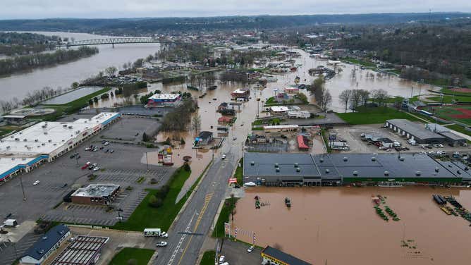 Ohio River reaches major flood status along Ohio-West Virginia border ...