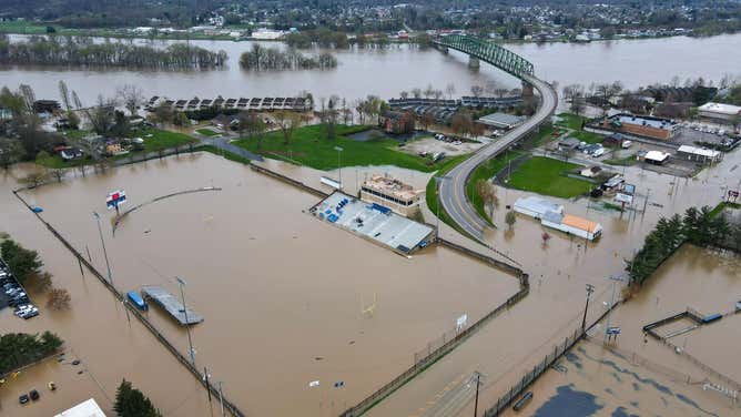 Ohio River reaches major flood status along Ohio-West Virginia border ...