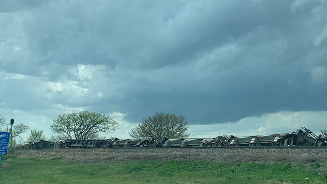 Train derailment between Lincoln and Waverly in Nebraska