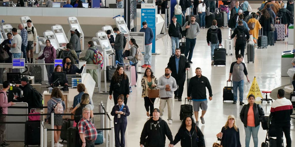 US airports see their busiest travel day ever in runup to Memorial Day