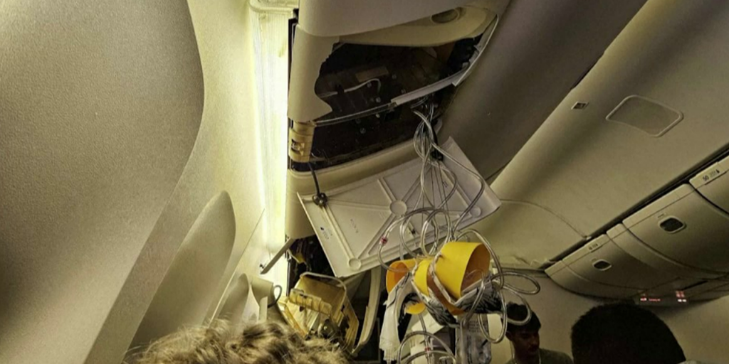Singapore Airlines flight encounters severe turbulence leaving 1 dead ...