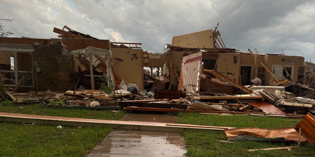 Tornado damage reported in Texas, Missouri after Thursday's round of
