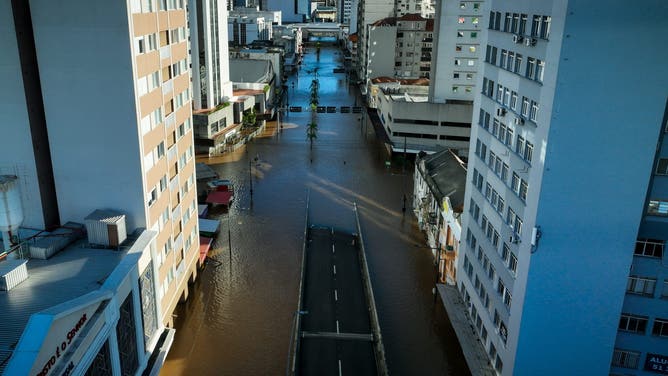 Guaiba River Swelling Threatens Porto Alegre After Days of Heavy Rain