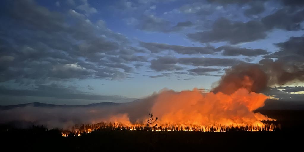 Over 1,000 homes remain on evacuation alerts as wildfire burns in central Oregon