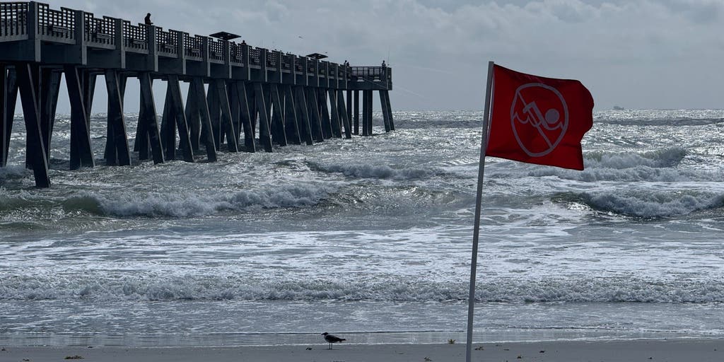 Man dies after falling from boat as rough water conditions continue to impact Florida
