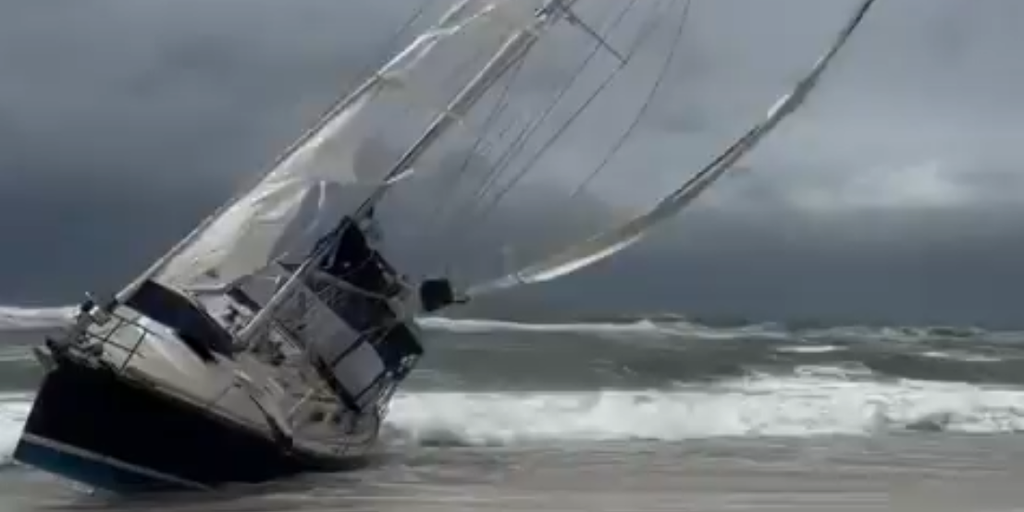 Rough seas along Florida’s coasts cause problems for boaters | Fox Weather