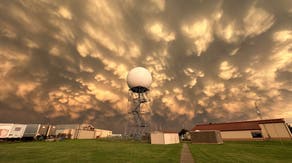 What caused this incredible cloud display in Kansas?