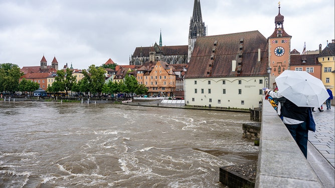 The Danube is flooding at the Stone Bridge. Flooding is expected after the heavy rainfall of the last few days.