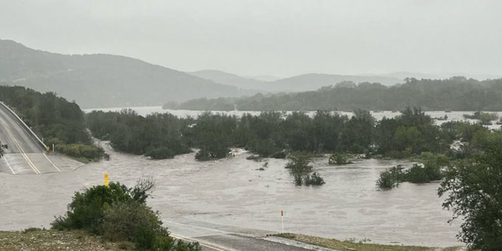 Storms drench millions along 1,000-mile stretch from Texas to mid ...