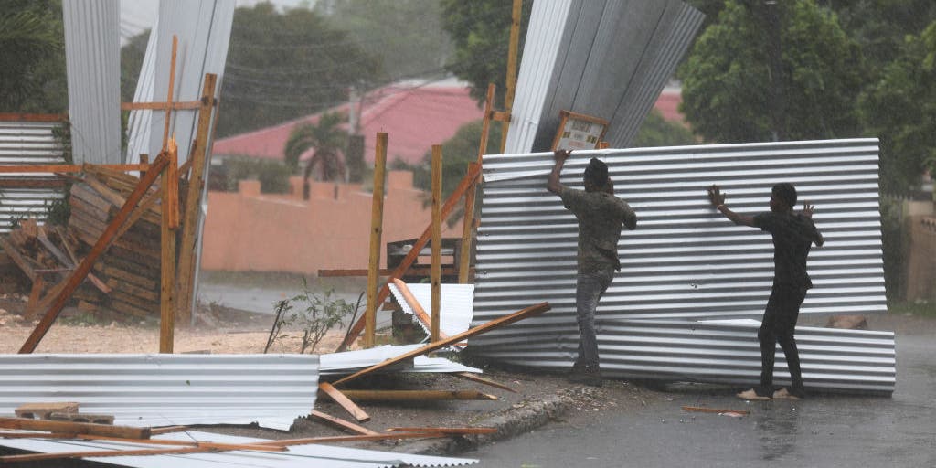 Video: l’uragano Beryl colpisce la Giamaica con forti venti e pericolose ondate