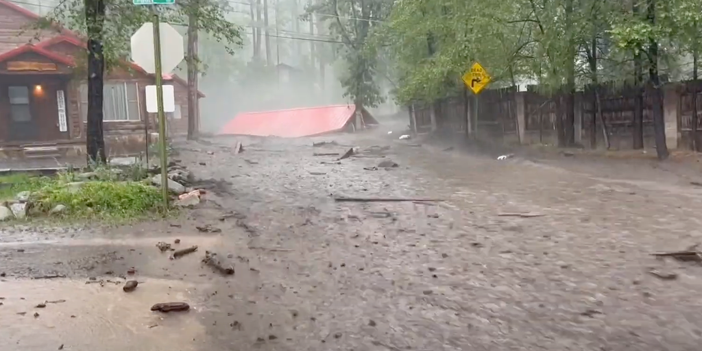 Torrential rains triggers flash flooding in New Mexico area devastated ...