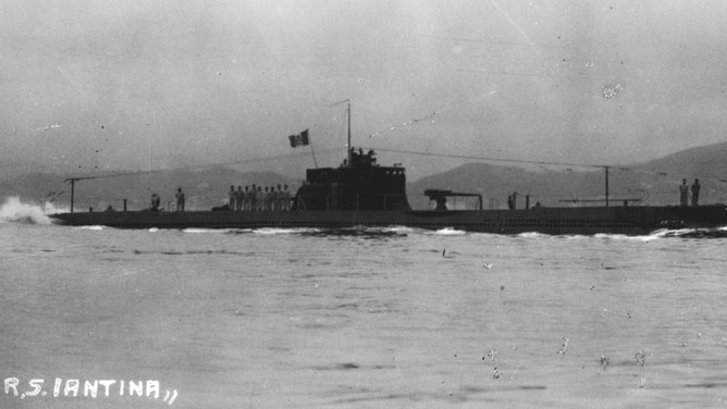 The Italian submarine Jantina.