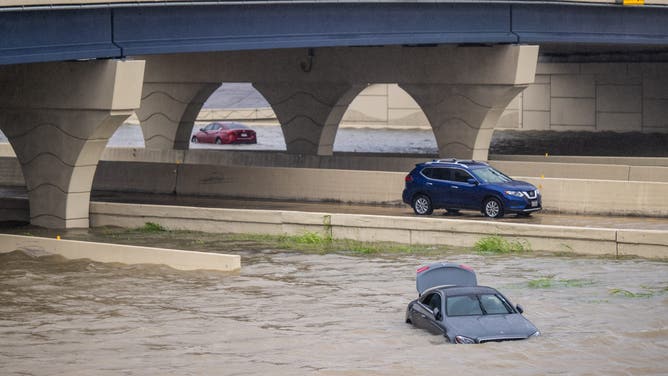 Time lapse video shows Beryl’s approach, onslaught of storm surge in ...