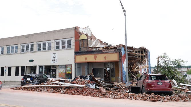Tornado hits Rome city of New York