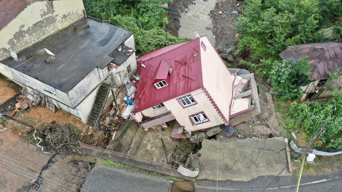 Two-story house collapsed due to downpour in Turkiye's Giresun