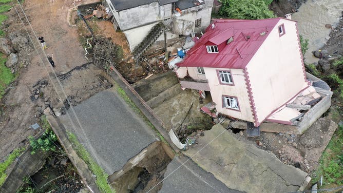 Two-story house collapsed due to downpour in Turkiye's Giresun