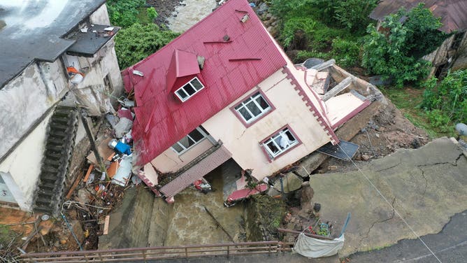 Two-story house collapsed due to downpour in Turkiye's Giresun