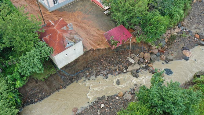 Two-story house collapsed due to downpour in Turkiye's Giresun