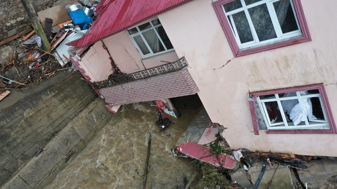 Two-story house collapsed due to downpour in Turkiye's Giresun