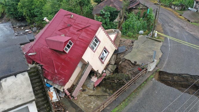 Two-story house collapsed due to downpour in Turkiye's Giresun