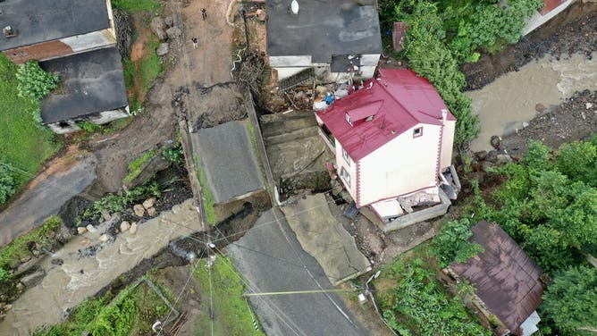 Two-story house collapsed due to downpour in Turkiye's Giresun
