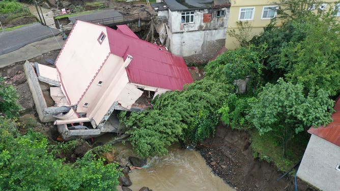 Two-story house collapsed due to downpour in Turkiye's Giresun
