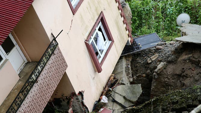 Two-story house collapsed due to downpour in Turkiye's Giresun