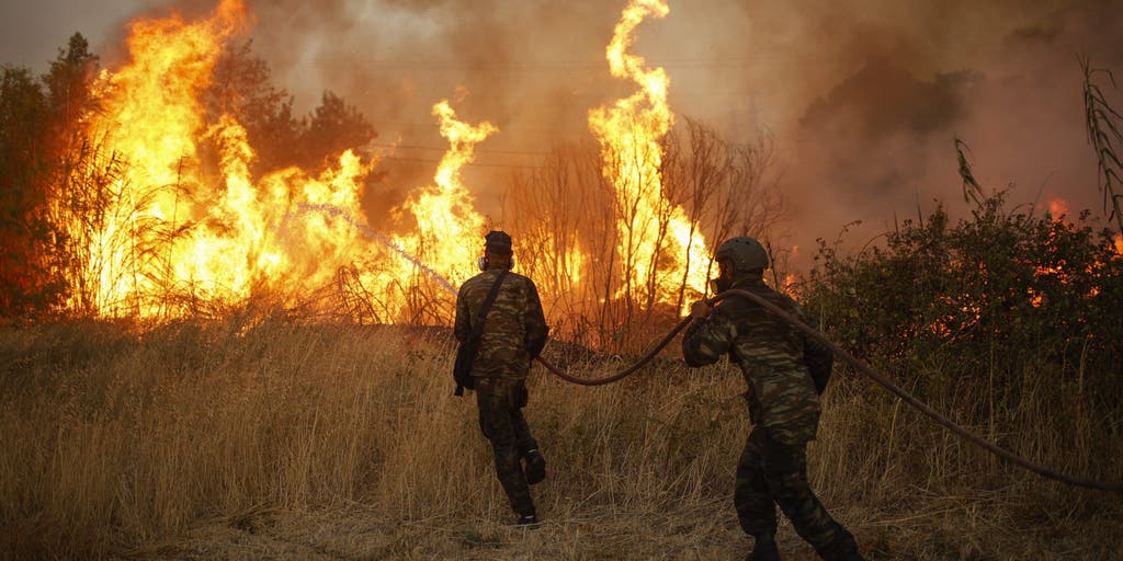 VIDEO: Wildfire near Athens forces Greek residents to flee homes | Fox ...