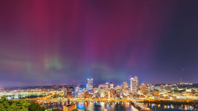 Northern lights seen above Pittsburgh, Penn.